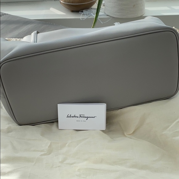 Authentic Salvatore Ferragamo city tote. - Picture 7 of 7
